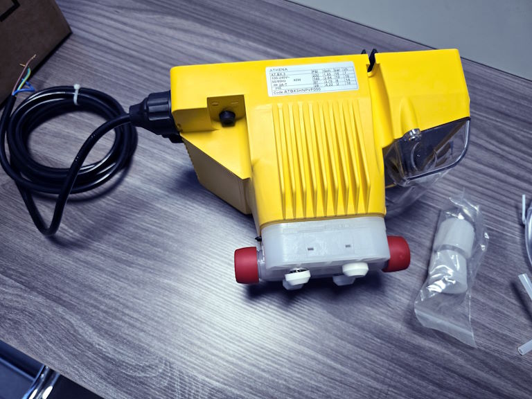 دوزینگ پمپ 10 لیتر بر ساعت 10 بار اینجکتا ATBX3