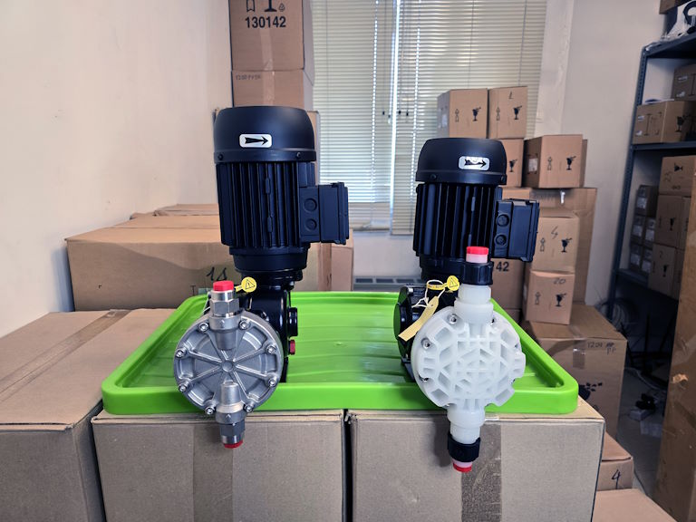 دوزینگ پمپ 40 لیتر بر ساعت 16 بار استنلس استیل TM02094CAFBT000