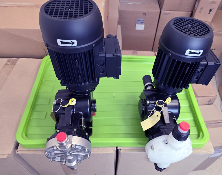 دوزینگ پمپ 40 لیتر بر ساعت 16 بار استنلس استیل TM02094CAFBT000