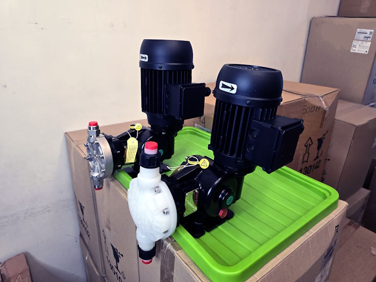 دوزینگ پمپ 40 لیتر بر ساعت 16 بار استنلس استیل TM02094CAFBT000