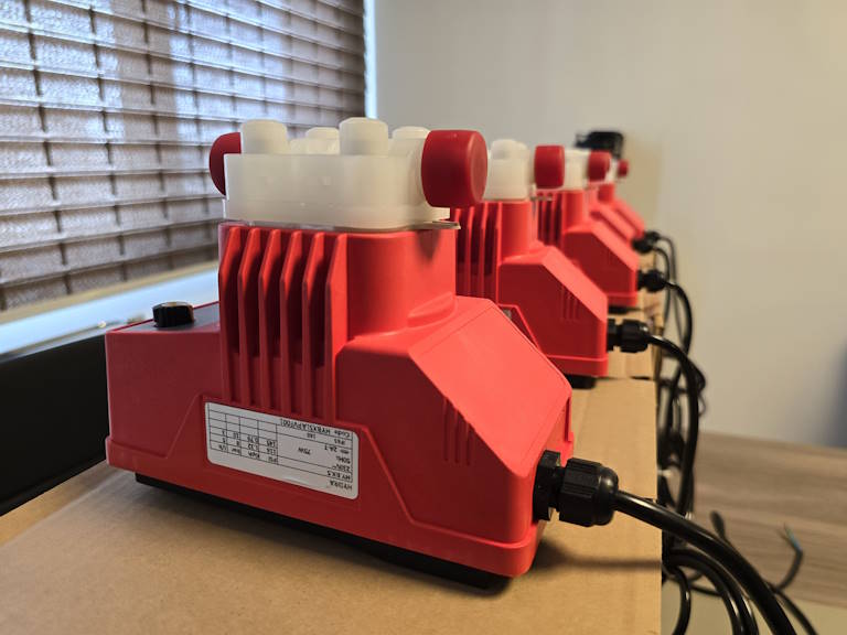 دوزینگ پمپ ۵ لیتر بر ساعت ۸ بار اینجکتا هیدرا Injecta Hydra